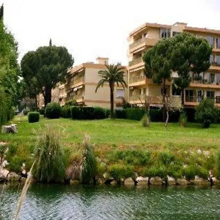2 Piscine Parking *