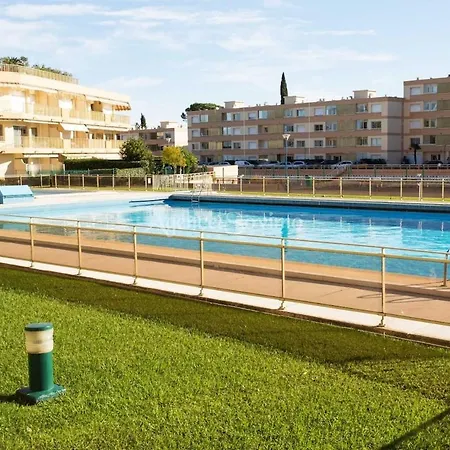 2 Piscine Parking